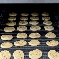 Pains au raisin avant et après cuisson